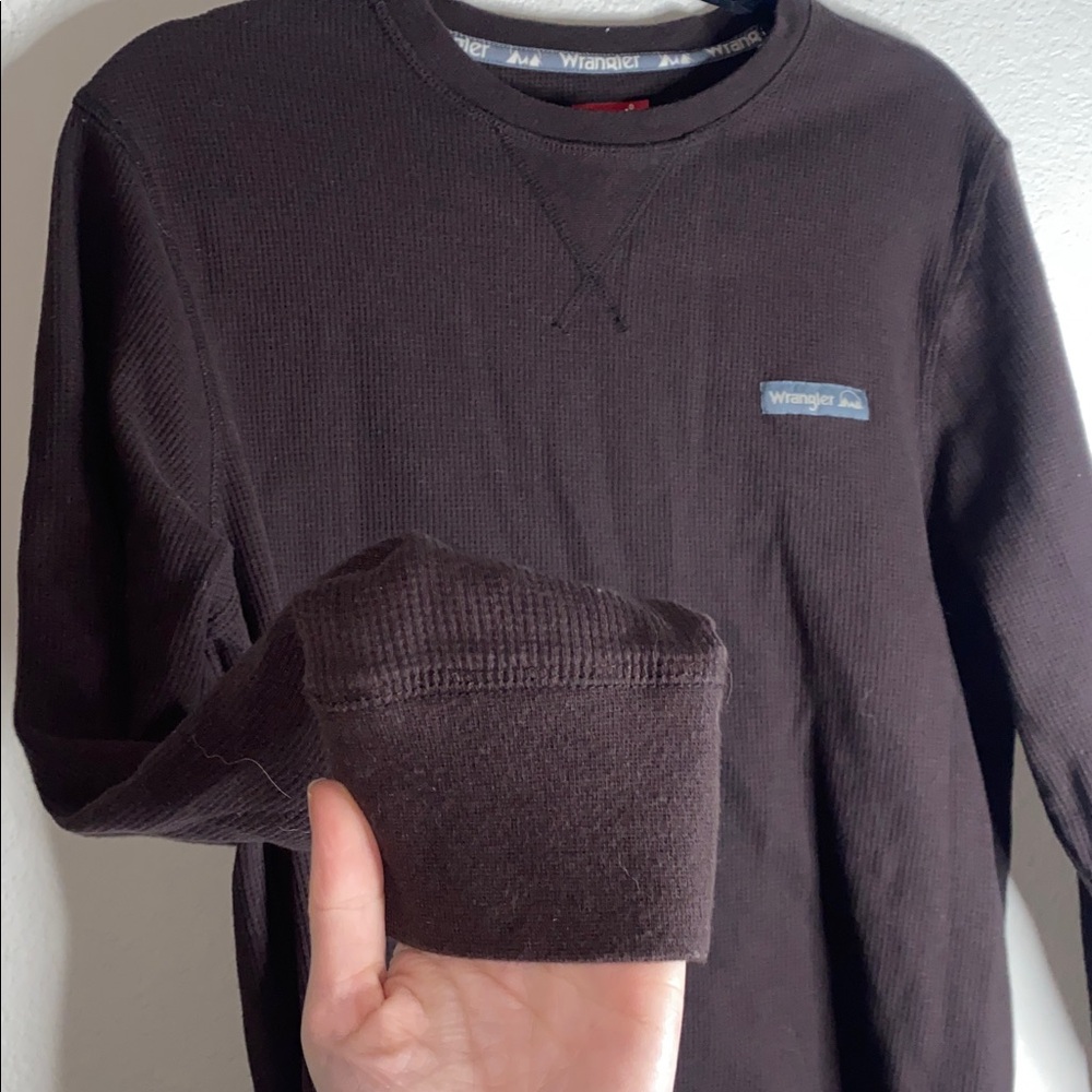 🎱Brown Long sleeved Waffle Knit Wrangler shirt! - Picture 2 of 9